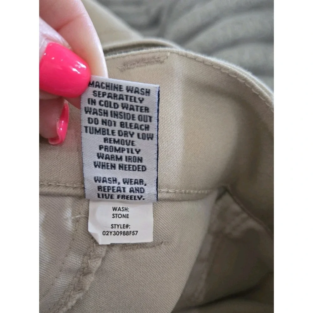 Revery Shorts 2X Womens Plus Khaki‎ Walking Stretchy High Rise NWOT